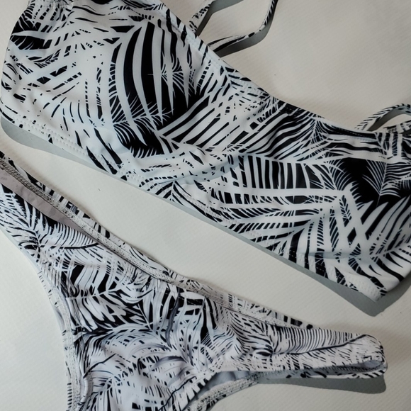 Palm Tree Leaves Printed Design Bikini - Picture 4 of 9